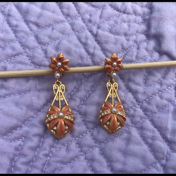 Joan Rivers Vintage coral enamel flower clip earrings - Picture 4 of 5